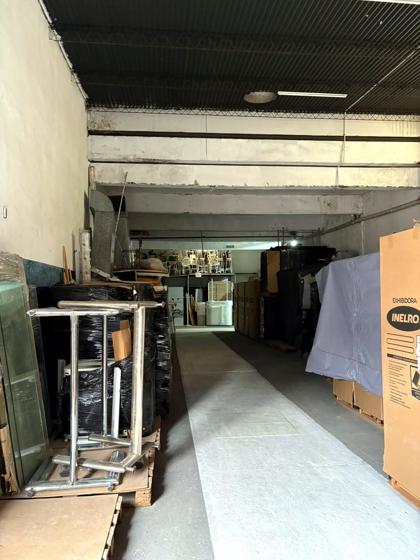 Depósito ALZU - interior con mercadería