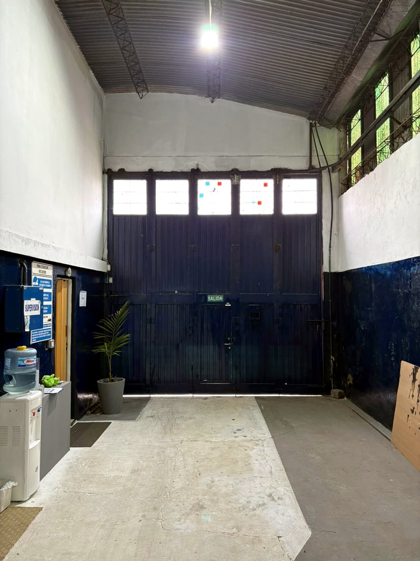 Depósito ALZU - portón interno