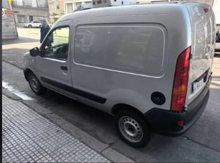 Camioneta Kangoo de ALZU